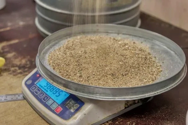 Análisis Granulométrico en La Florida: Tamizado e Hidrómetro para Suelos Complejos